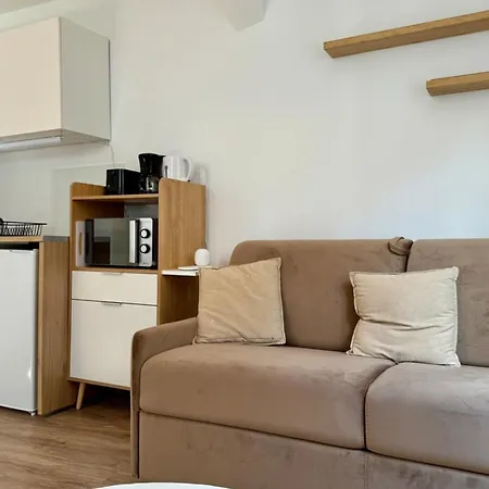 Elisa Contemporain Au Coeur De La *